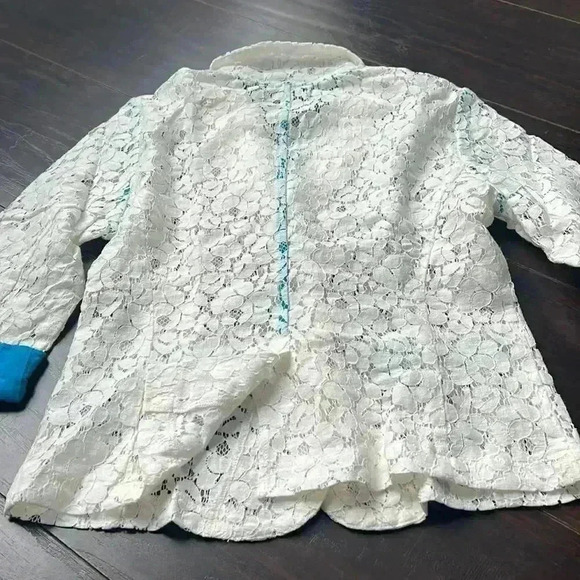 🌸4/$30🌸material Girl | White lace with blue hem pull over jacket - Picture 8 of 8